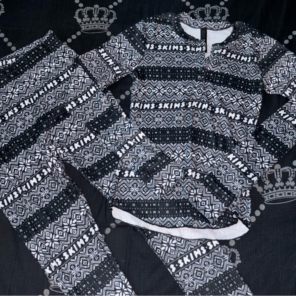 SKIMS Sleep Pajama Set in Onyx